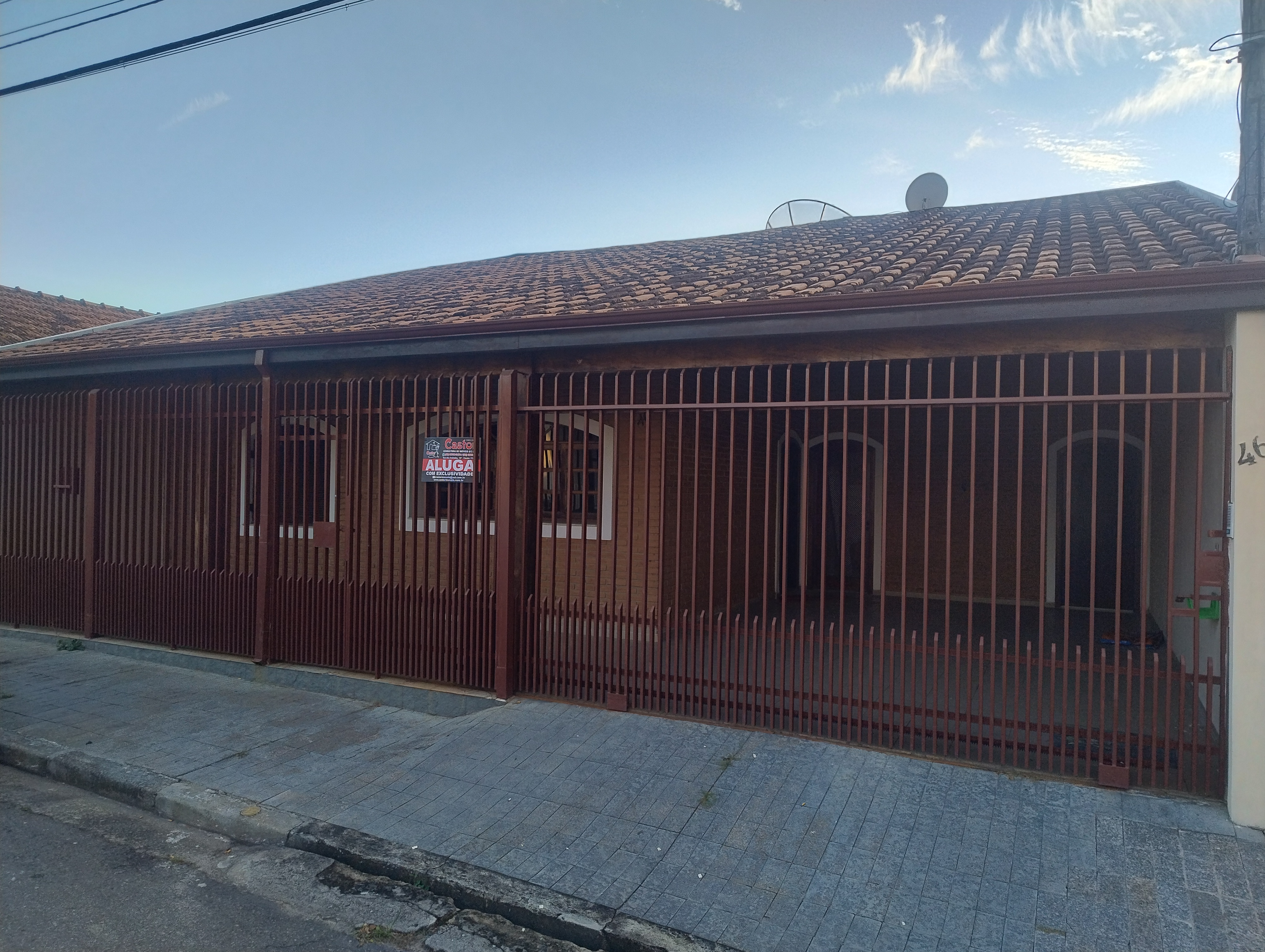 CASA (QUADRA COBERTA)